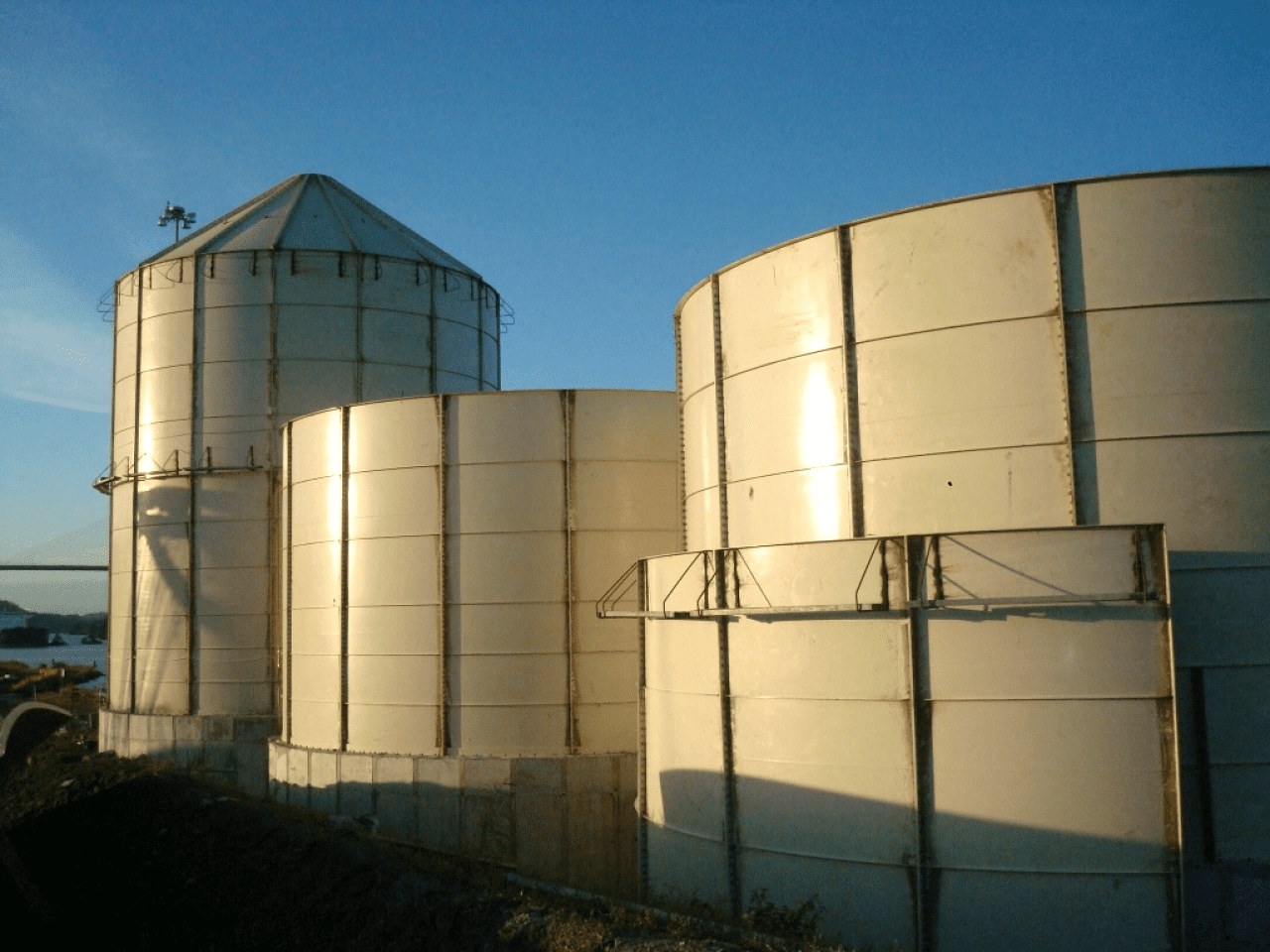 SILOS
